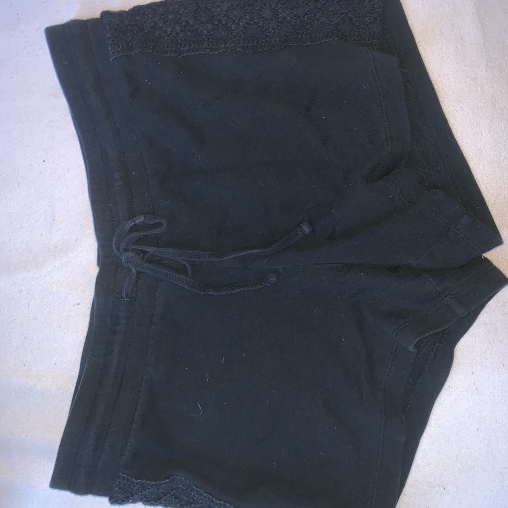 Black cotton shorts with detailed print